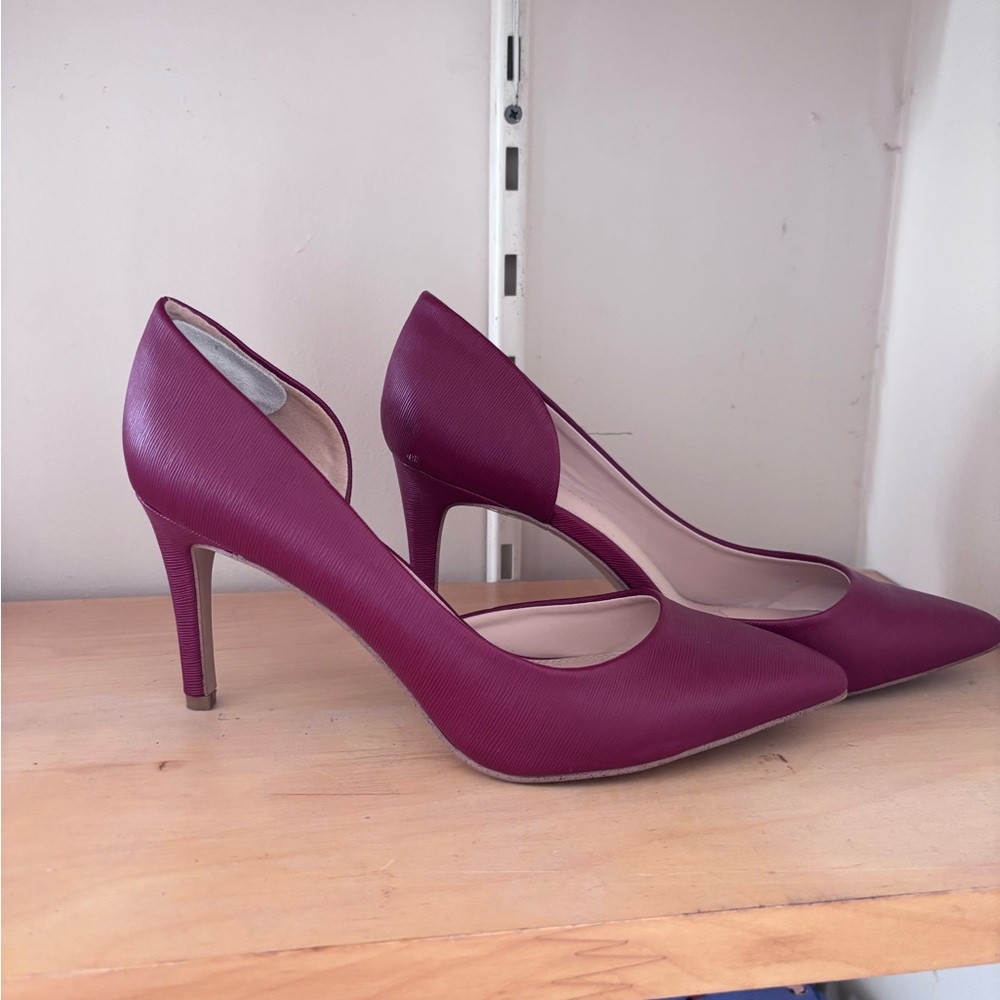 Red Textured Pumps - Picture 2 of 5